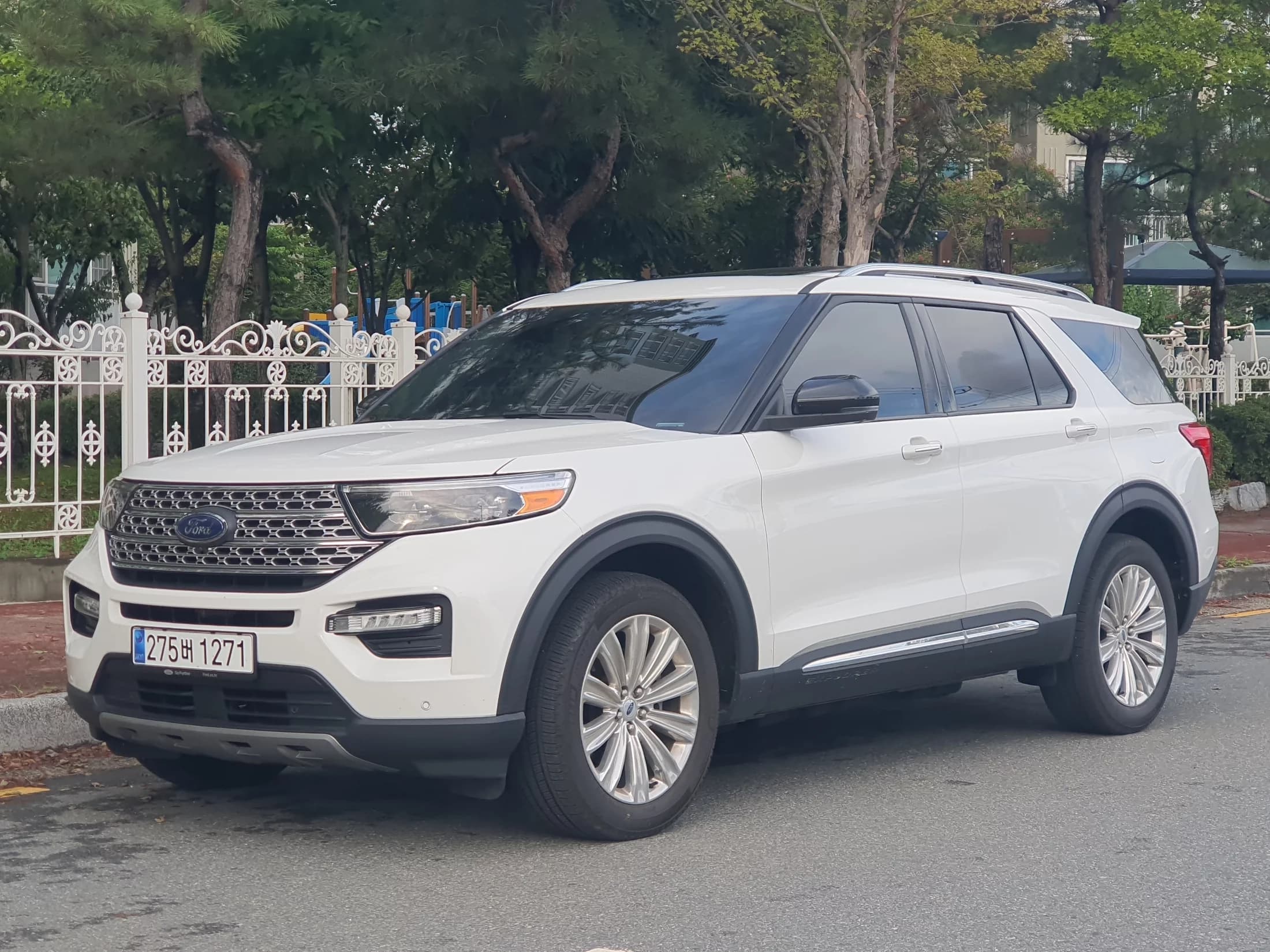 Ford EXPLORER 2.3 LimIted 4WD, 2023 г. 28596 км.