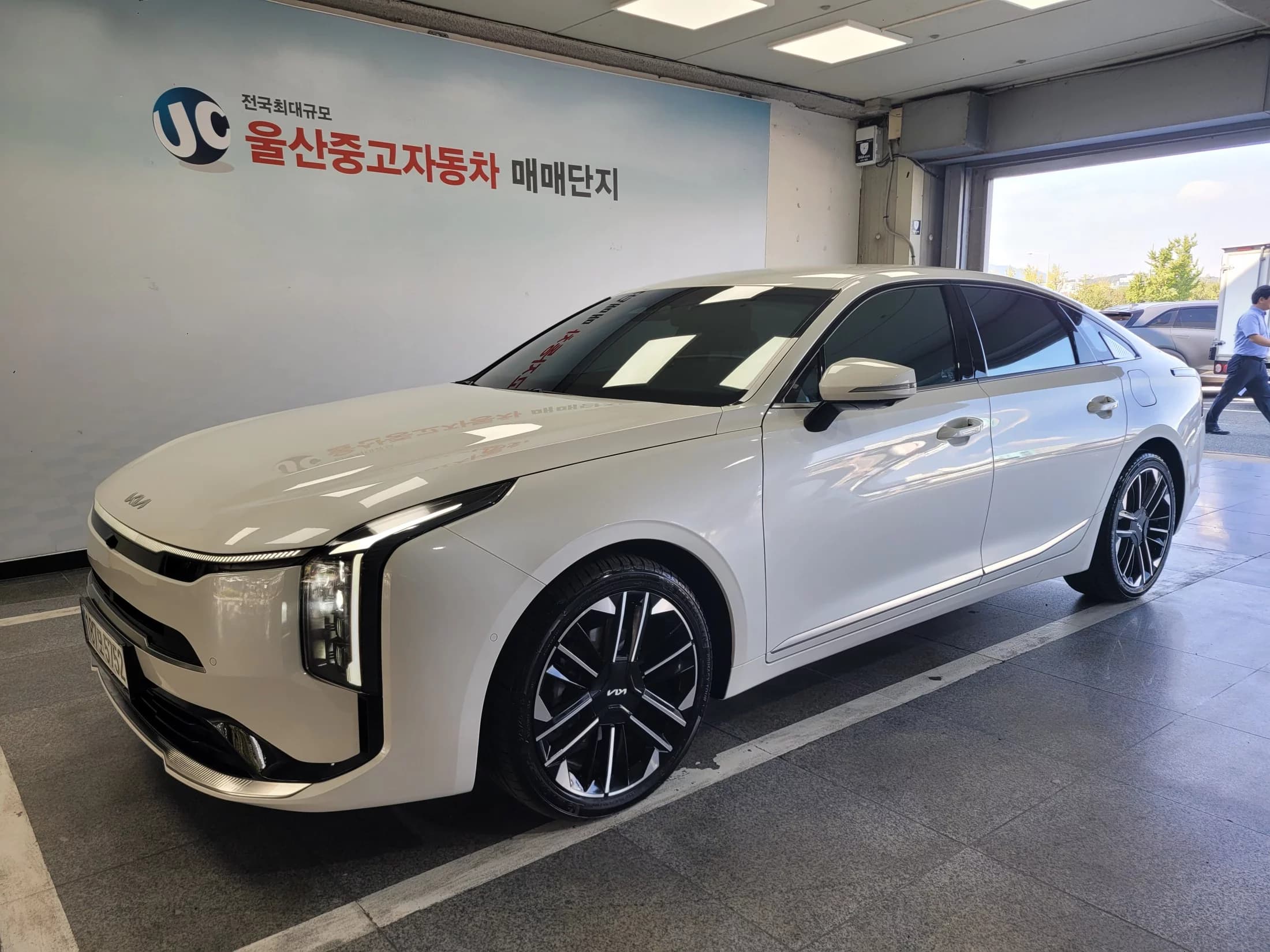 Kia K8 Signature, гибрид, 2025 г. 7380 км.