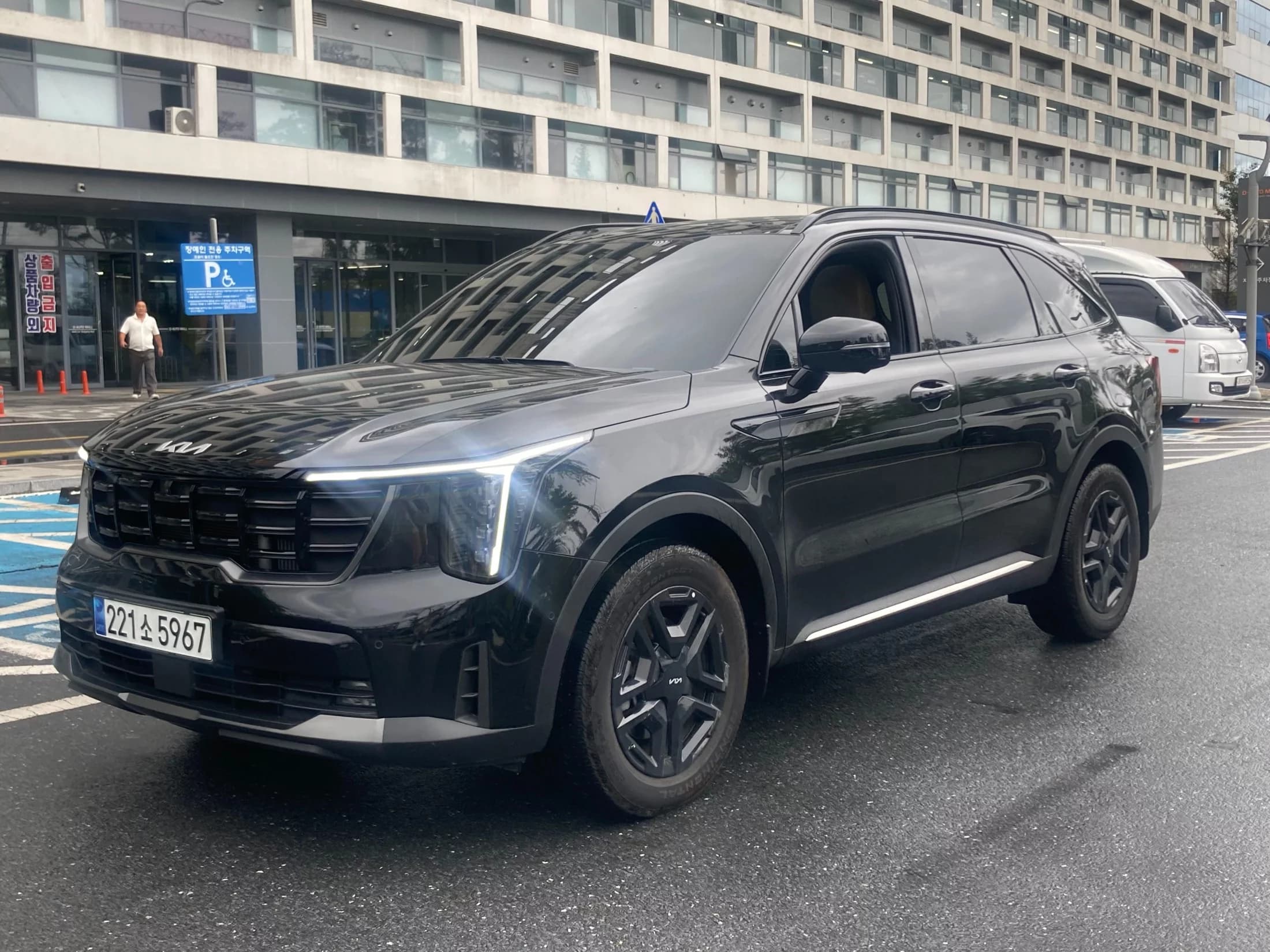Kia Sorento HEV 1.6 2WD Gravity, гибрид, 2024 г. 31270 км.