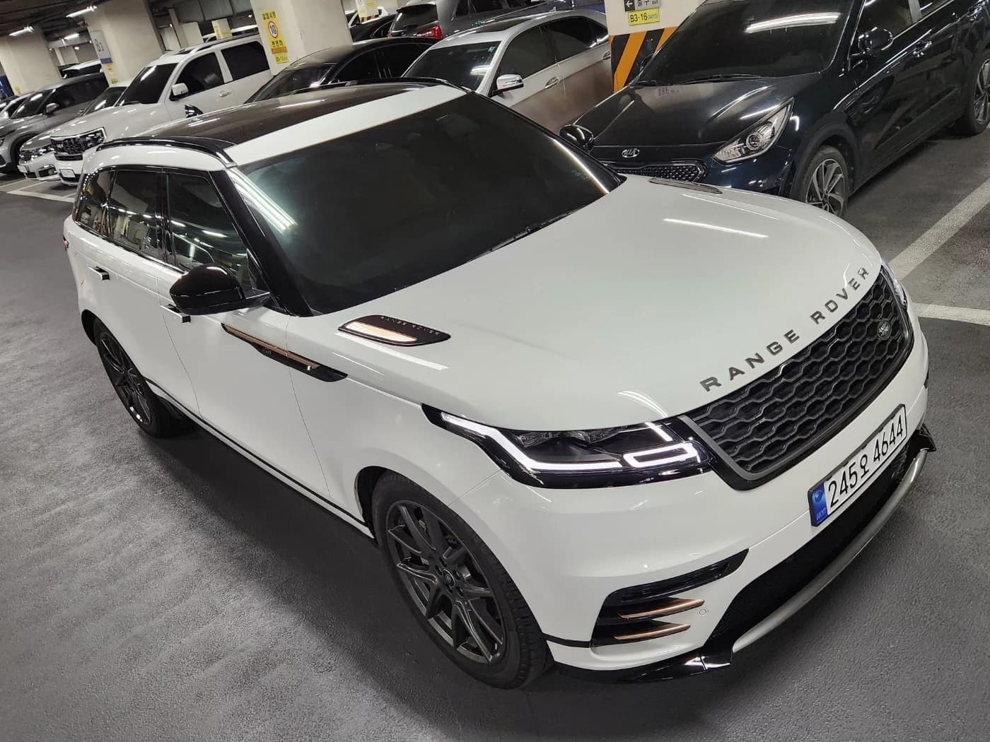 Land Rover RANGE ROVER VELAR 3.0 P400 R-Dynamic HSE, 2023 г. 19937 км.