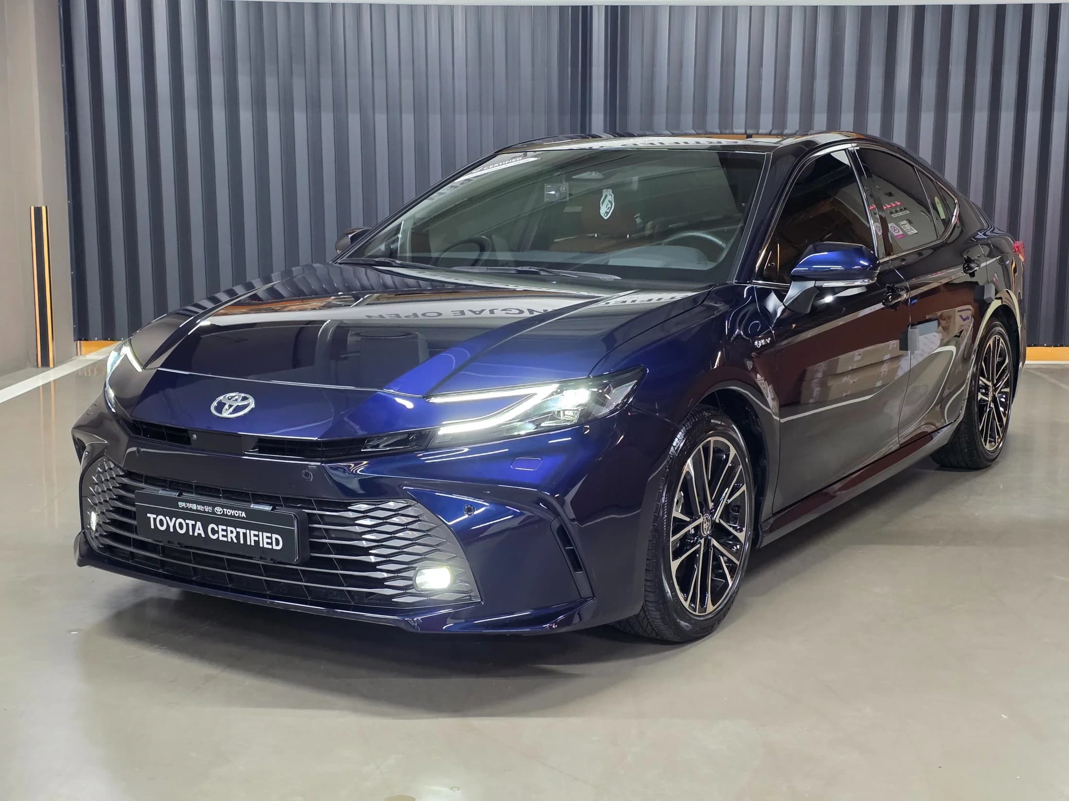 Toyota CAMRY 2.5 XLE Premium Hybrid, гибрид, 2024 г. 4862 км.