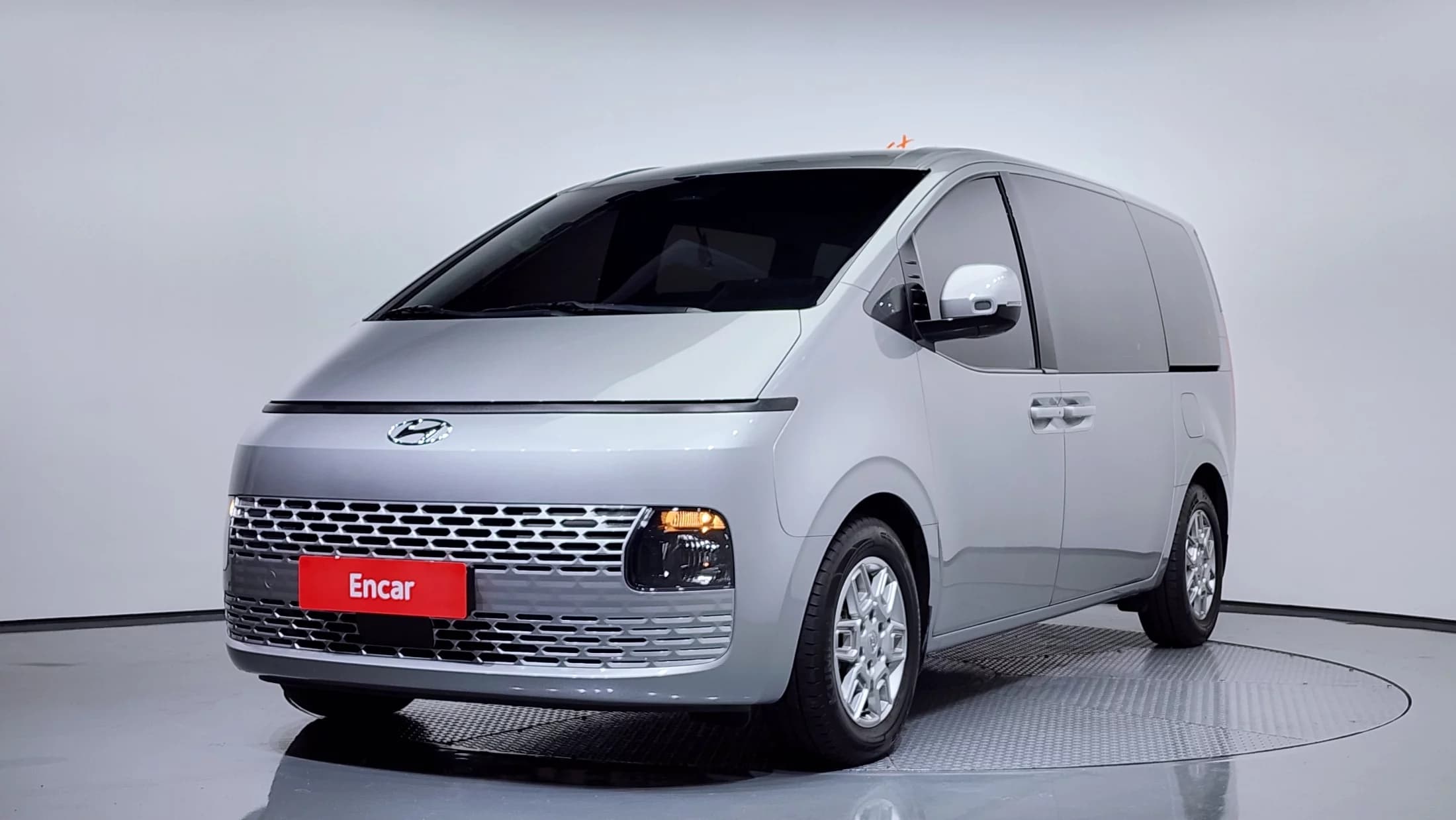Hyundai Staria 4WD Tourer 9-Seater Modern, 2023 г. 52302 км.