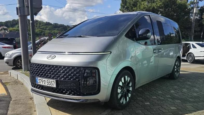 Hyundai Staria 4WD Lounge 9-Seater Inspiration, 2024 г. 24704 км.