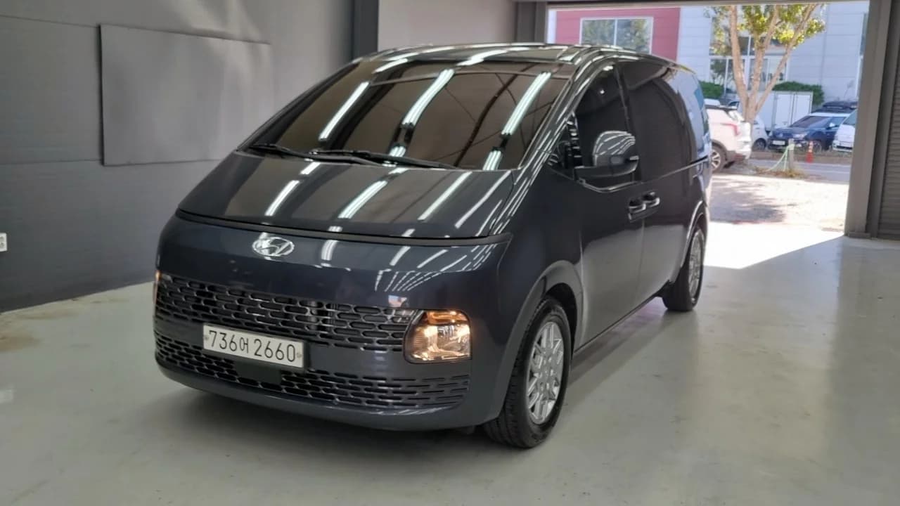 Hyundai Staria 4WD Tourer 11-Seater Modern, 2021 г. 10174 км.