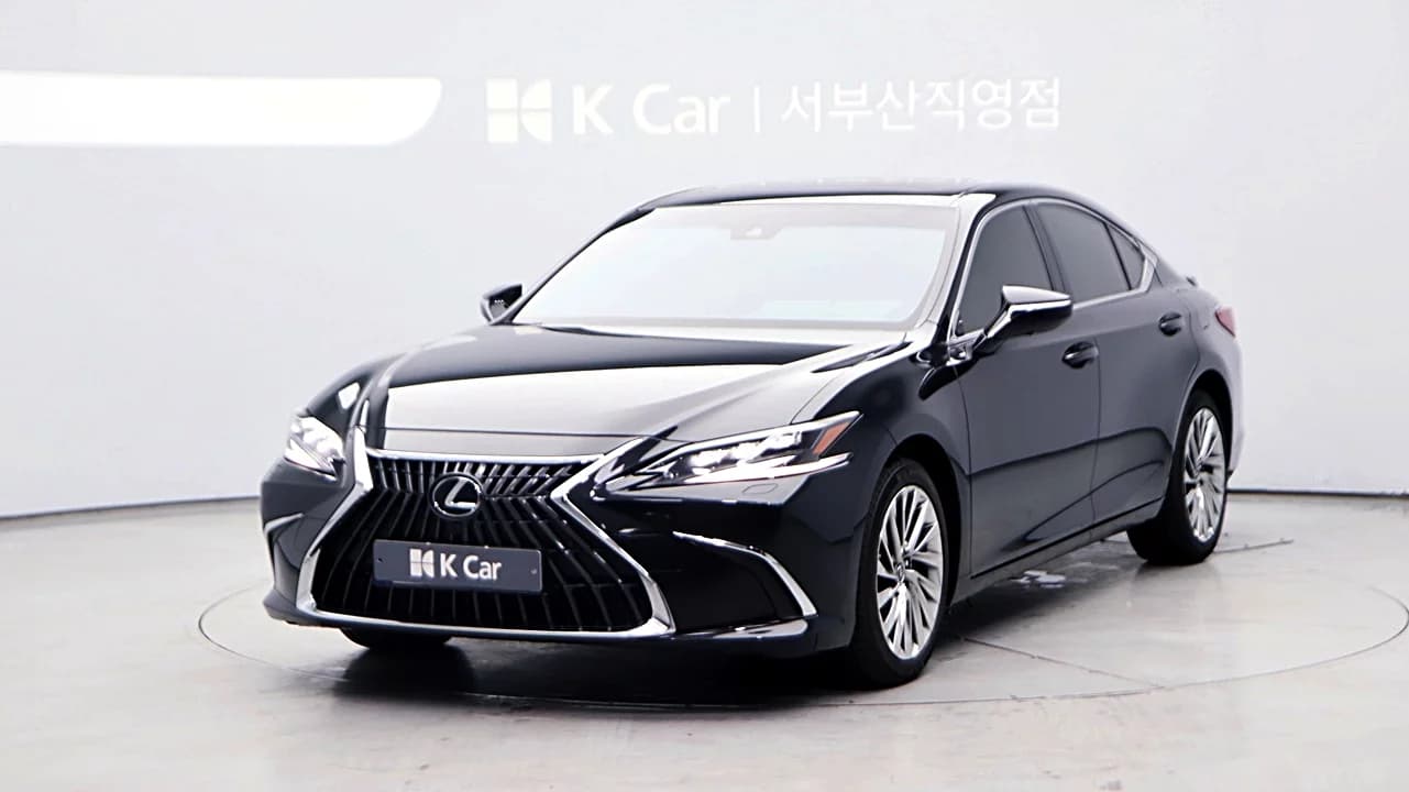 Lexus ES300h Executive, гибрид, 2023 г. 18699 км.