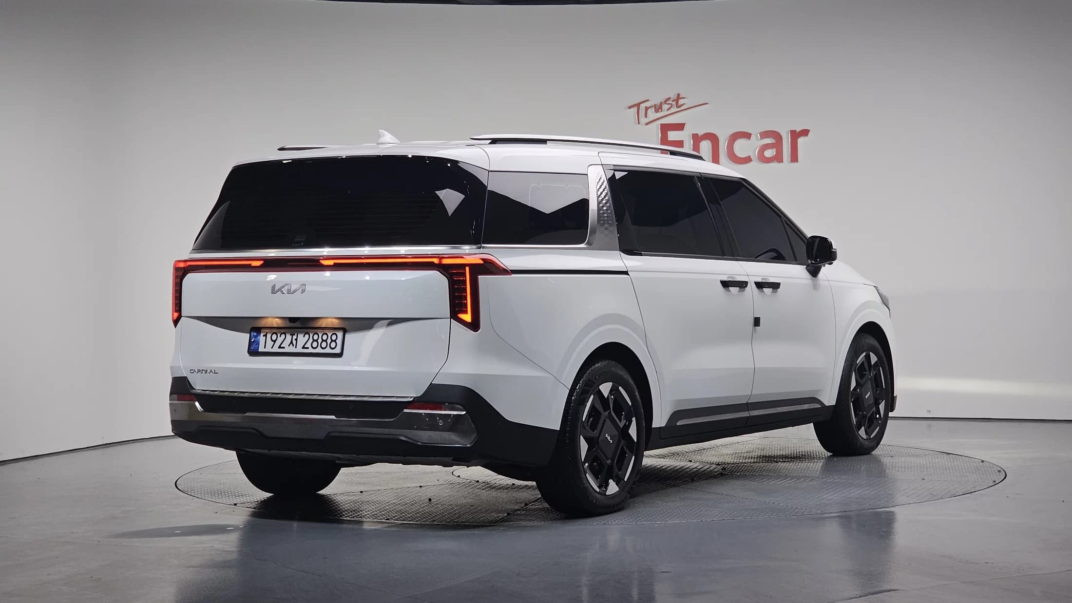 Kia Carnival 9-Seater Signature, 2023 г. 20384 км.