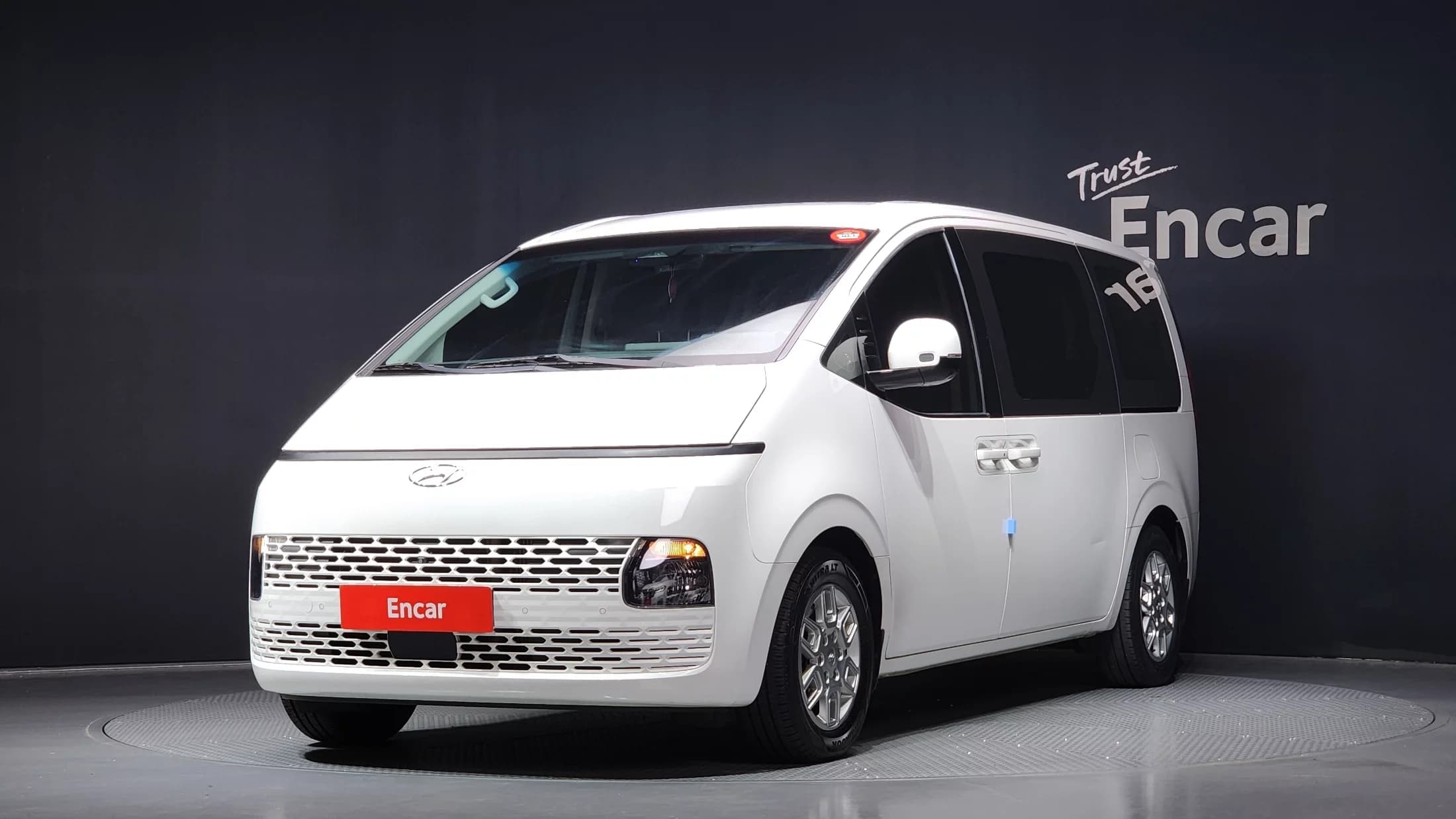 Hyundai Staria 4WD Tourer 9-Seater Modern, 2022 г. 66708 км.