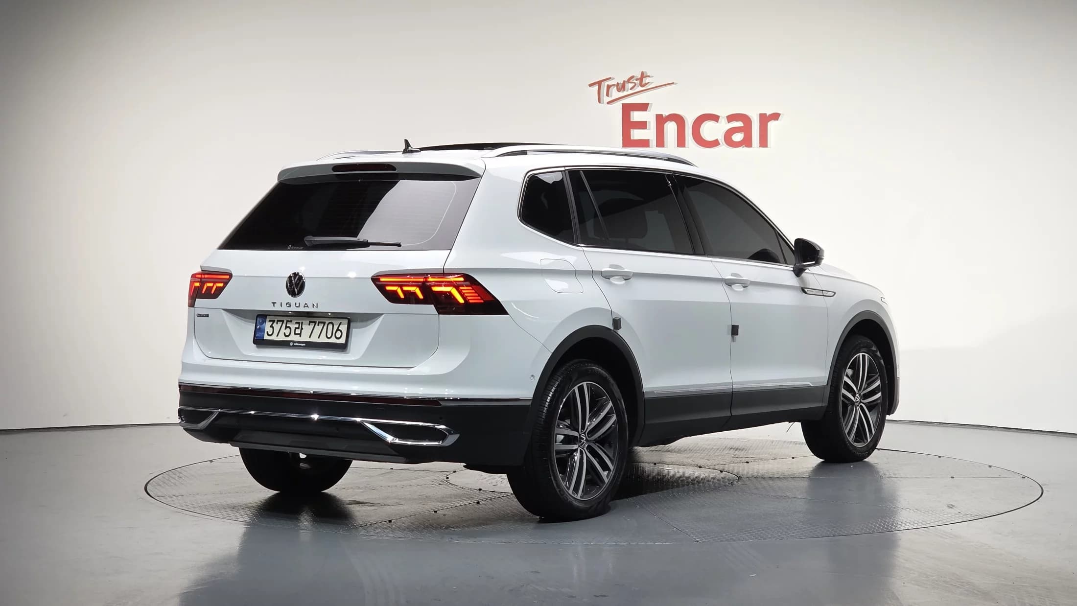 Volkswagen TIGUAN 2.0 TSI Prestige, 2023 г. 12136 км.