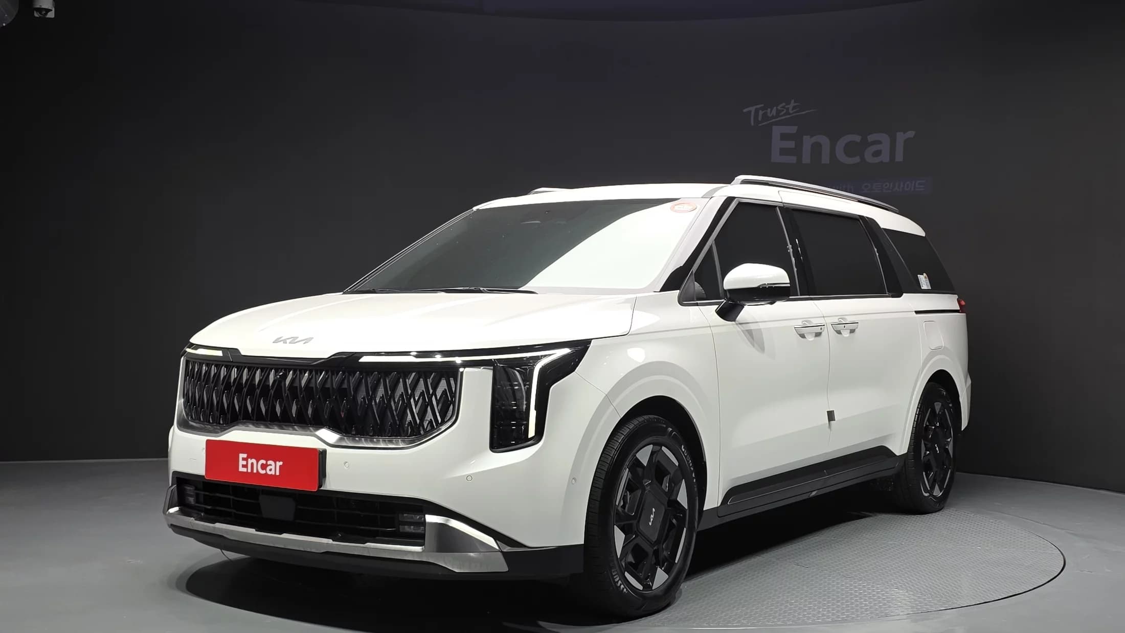 Kia Carnival Gasoline 9-Seater Noblesse, 2025 г. 9852 км.