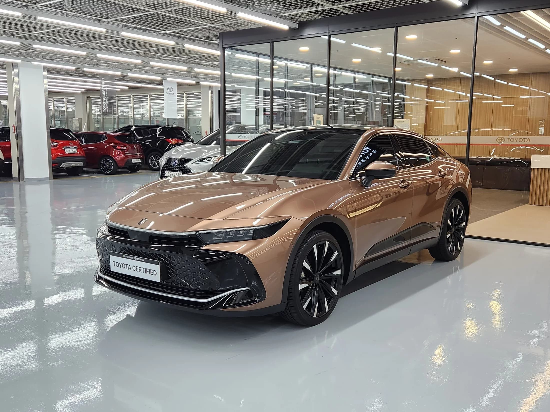 Toyota CROWN 2.4 4WD Dual Boost HYbrid, гибрид, 2023 г. 42018 км.