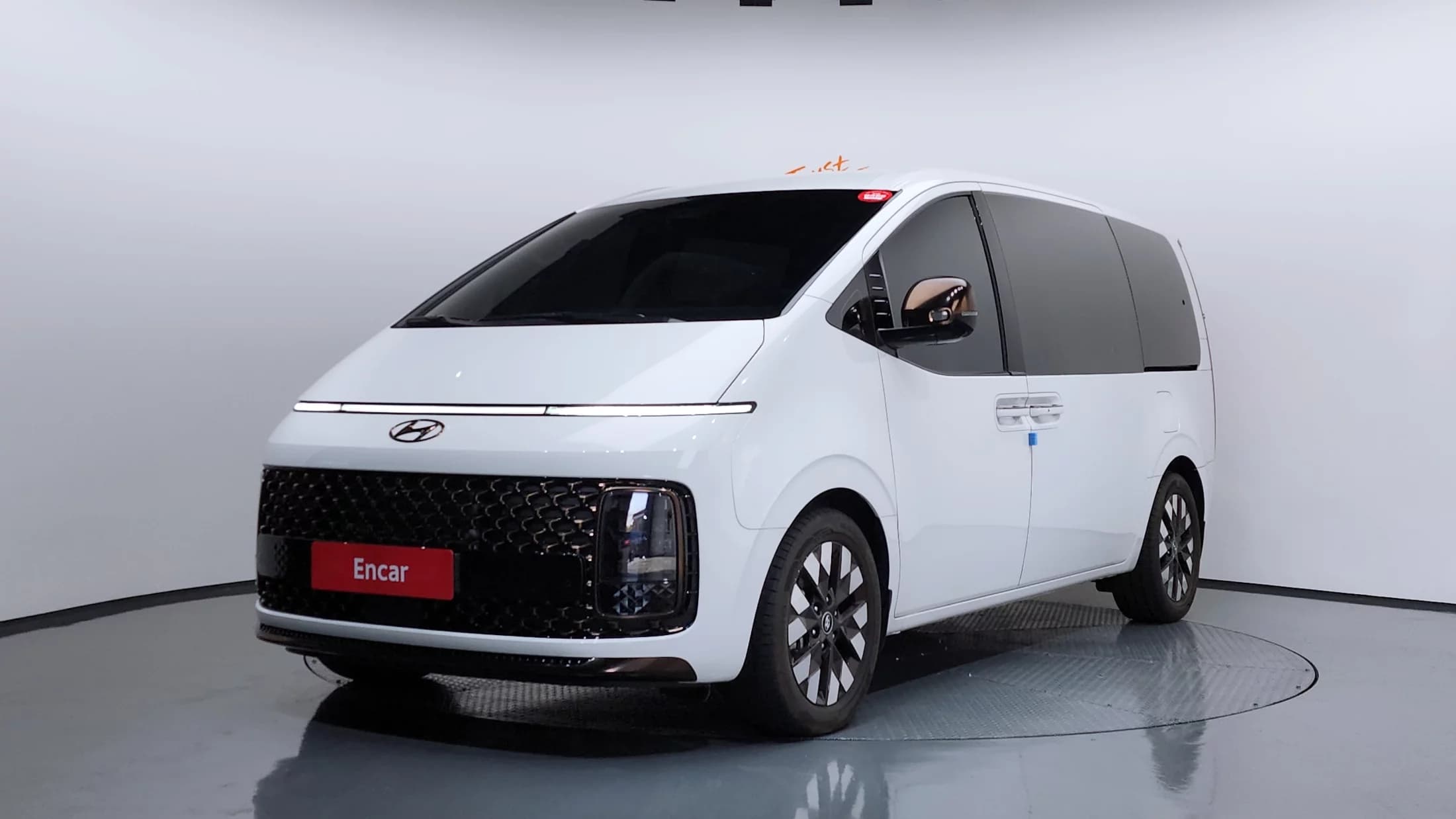 Hyundai Staria 4WD Lounge 9-Seater Inspiration, 2021 г. 30603 км.