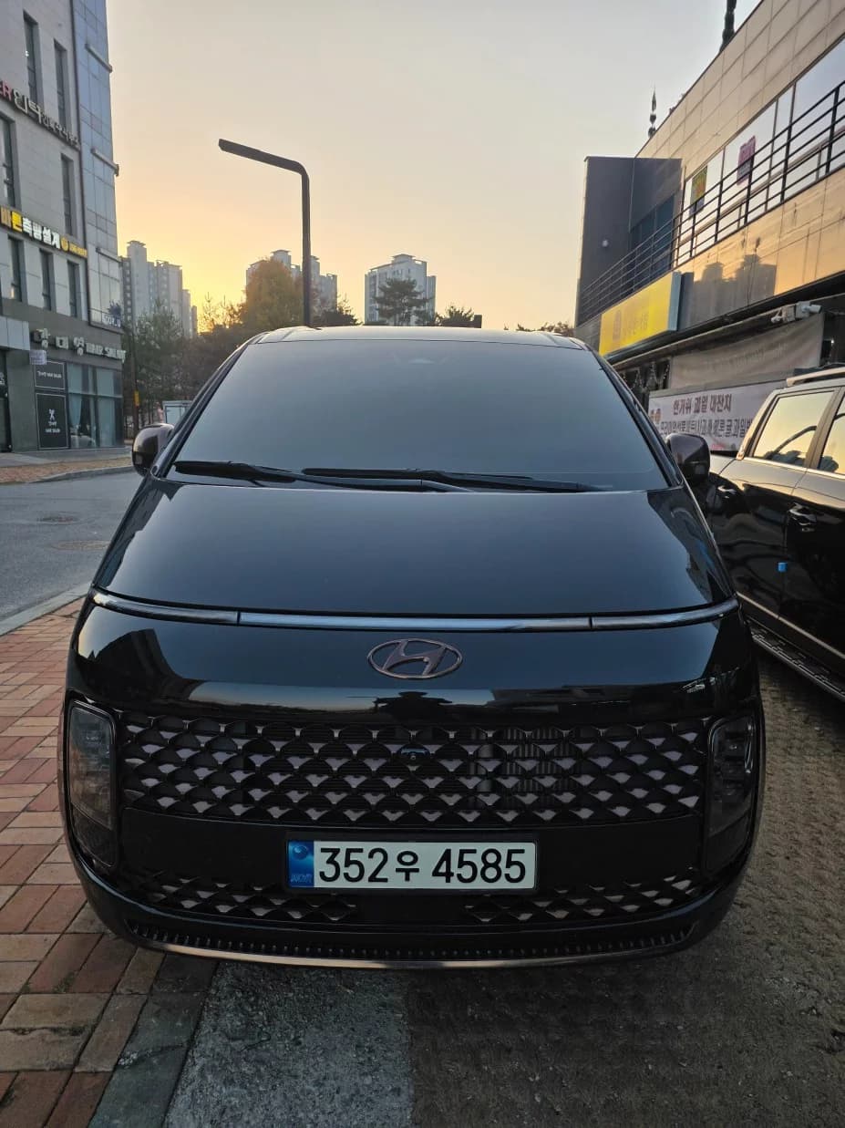 Hyundai Staria 4WD Lounge 9-Seater Inspiration, 2022 г. 54137 км.