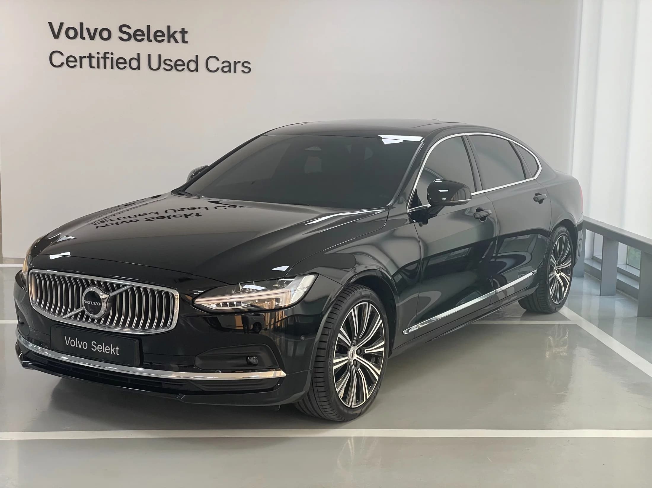 Volvo S90 B5 Ultimate Bright, 2024 г. 19479 км.