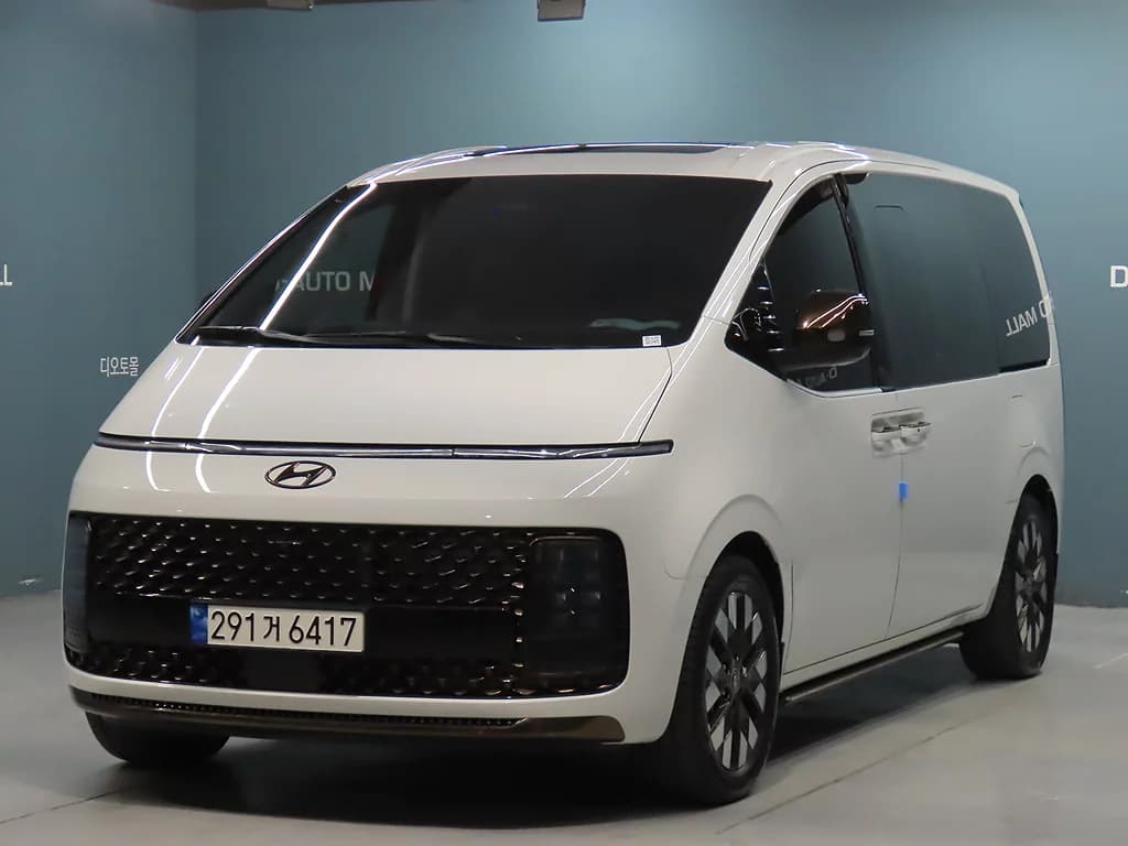 Hyundai Staria 4WD Lounge 7-Seater Inspiration, 2024 г. 31406 км.