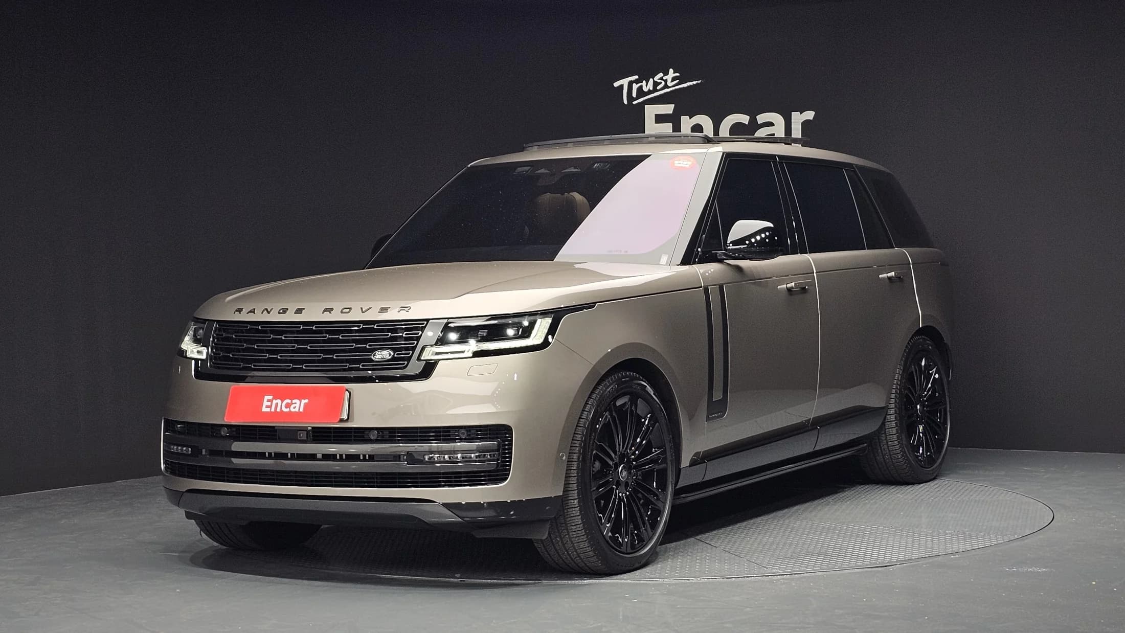 Land Rover Range Rover P530 HSE LWB, 2023 г. 26566 км.