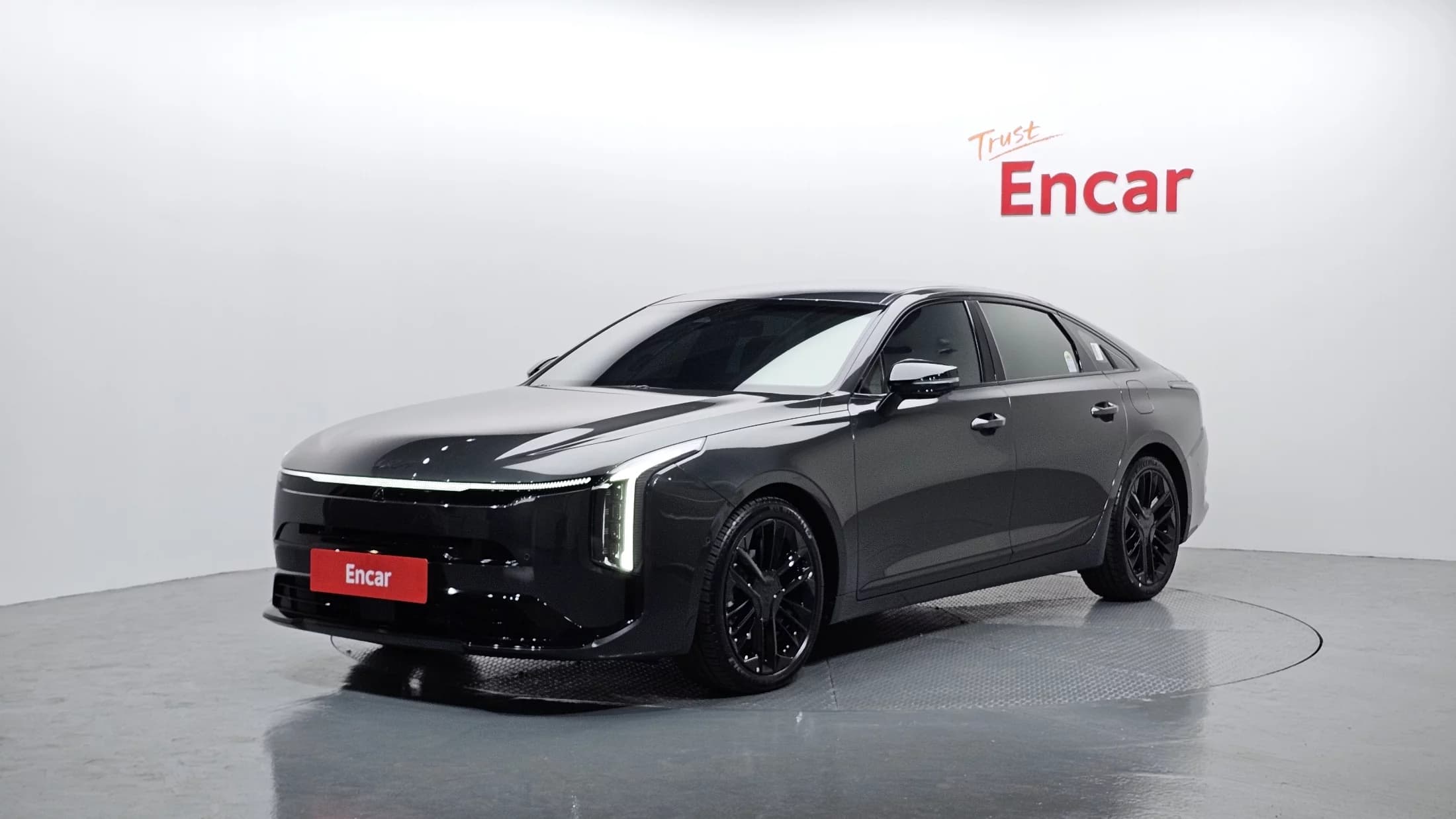 Kia K8 Signature Black, гибрид, 2025 г. 7296 км.