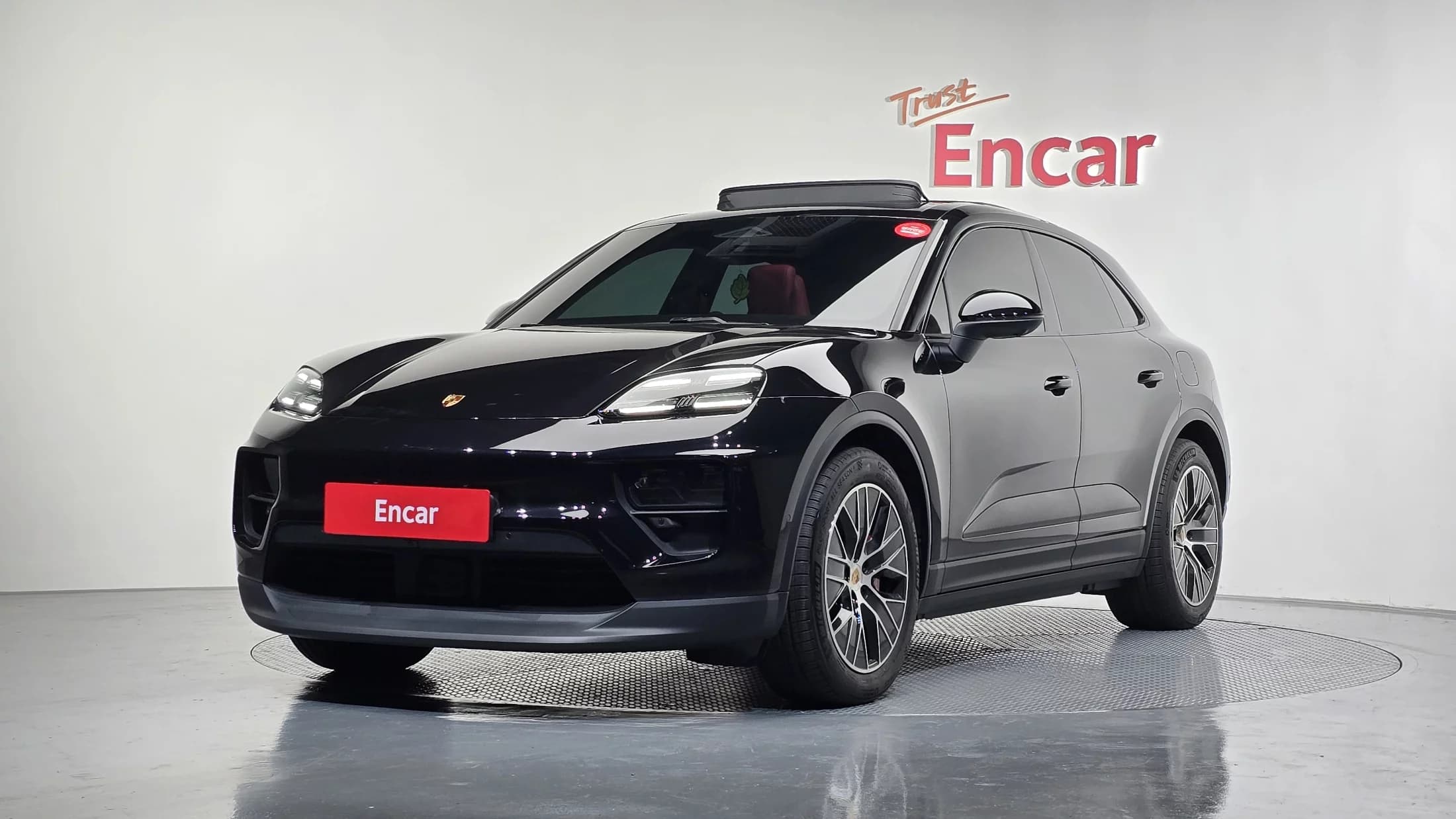 Porsche MACAN 4S, электромобиль, 2025 г. 4544 км.