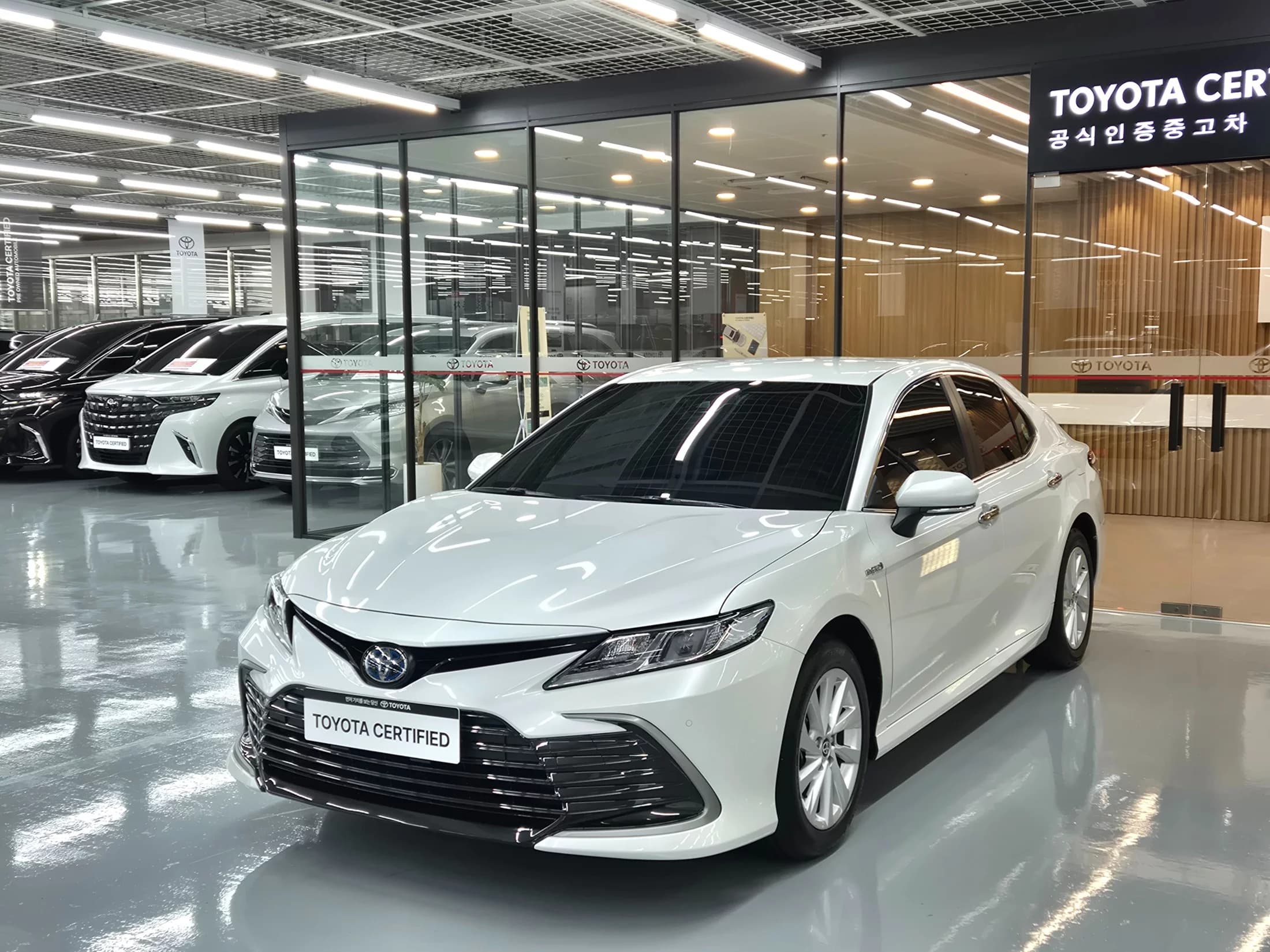 Toyota CAMRY 2.5 LE Hybrid, гибрид, 2023 г. 25136 км.
