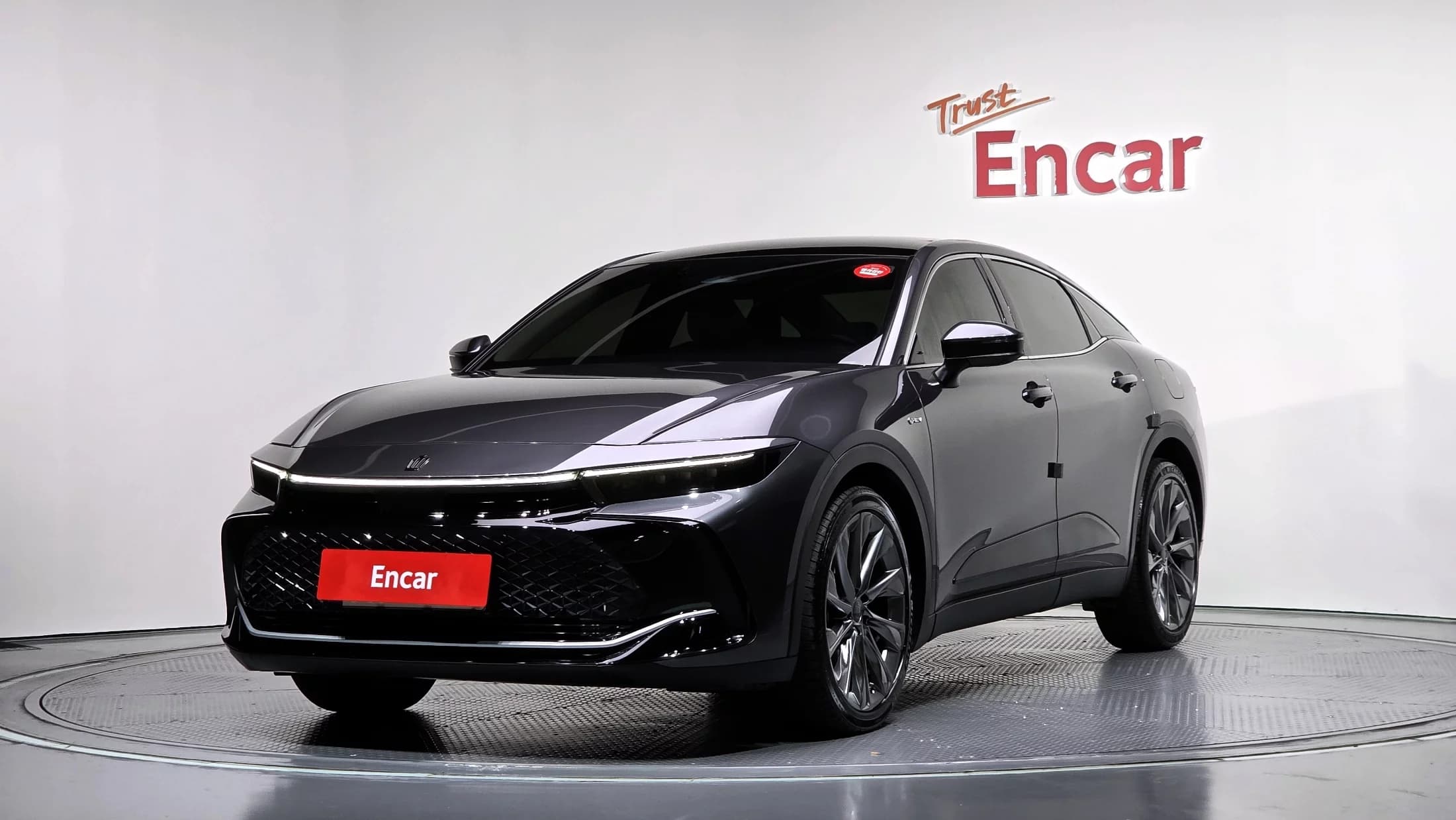 Toyota CROWN 2.5 4WD Hybrid, гибрид, 2023 г. 52377 км.