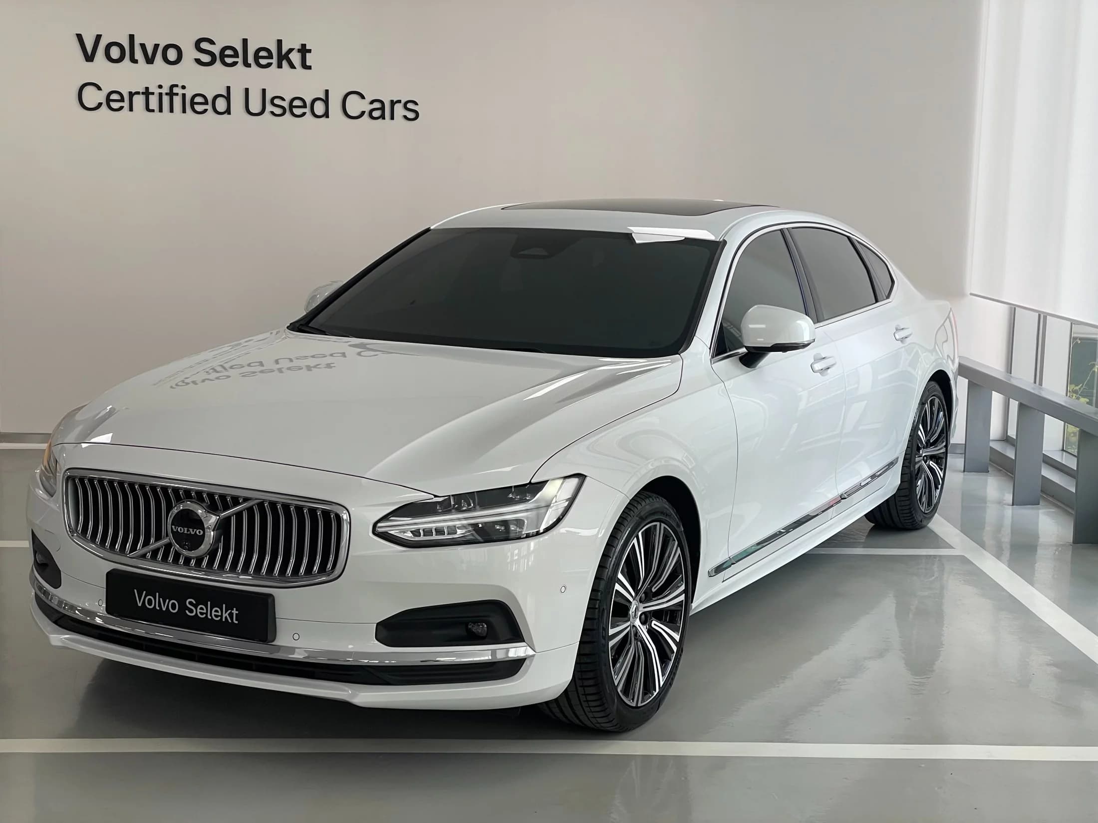Volvo S90 B5 Ultimate Bright, 2024 г. 19577 км.
