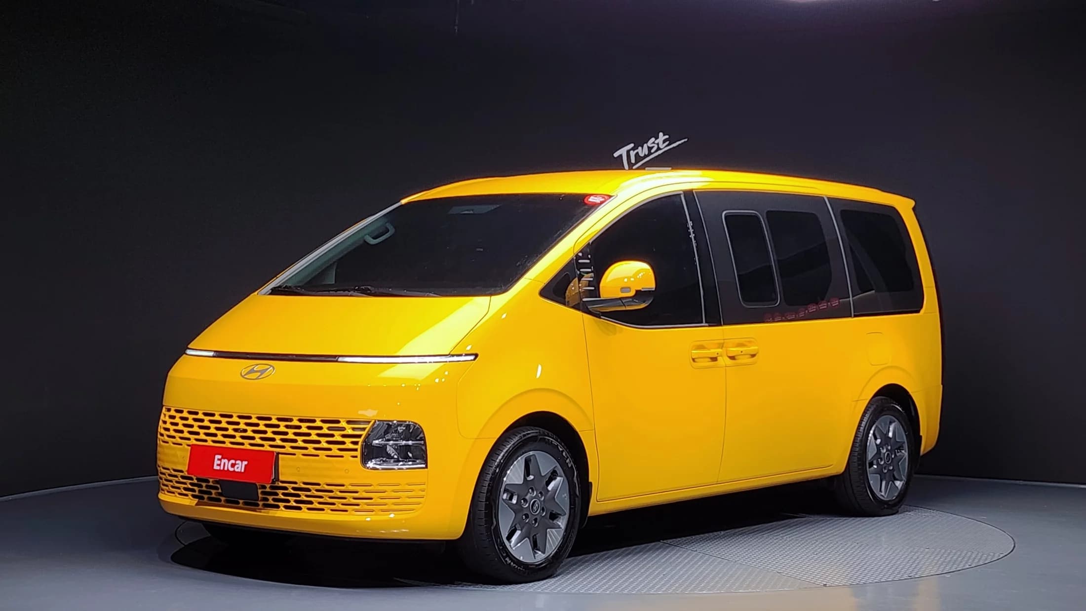Hyundai Staria HEV 1.6 Tourer 11-Seater Modern, гибрид, 2024 г. 11984 км.