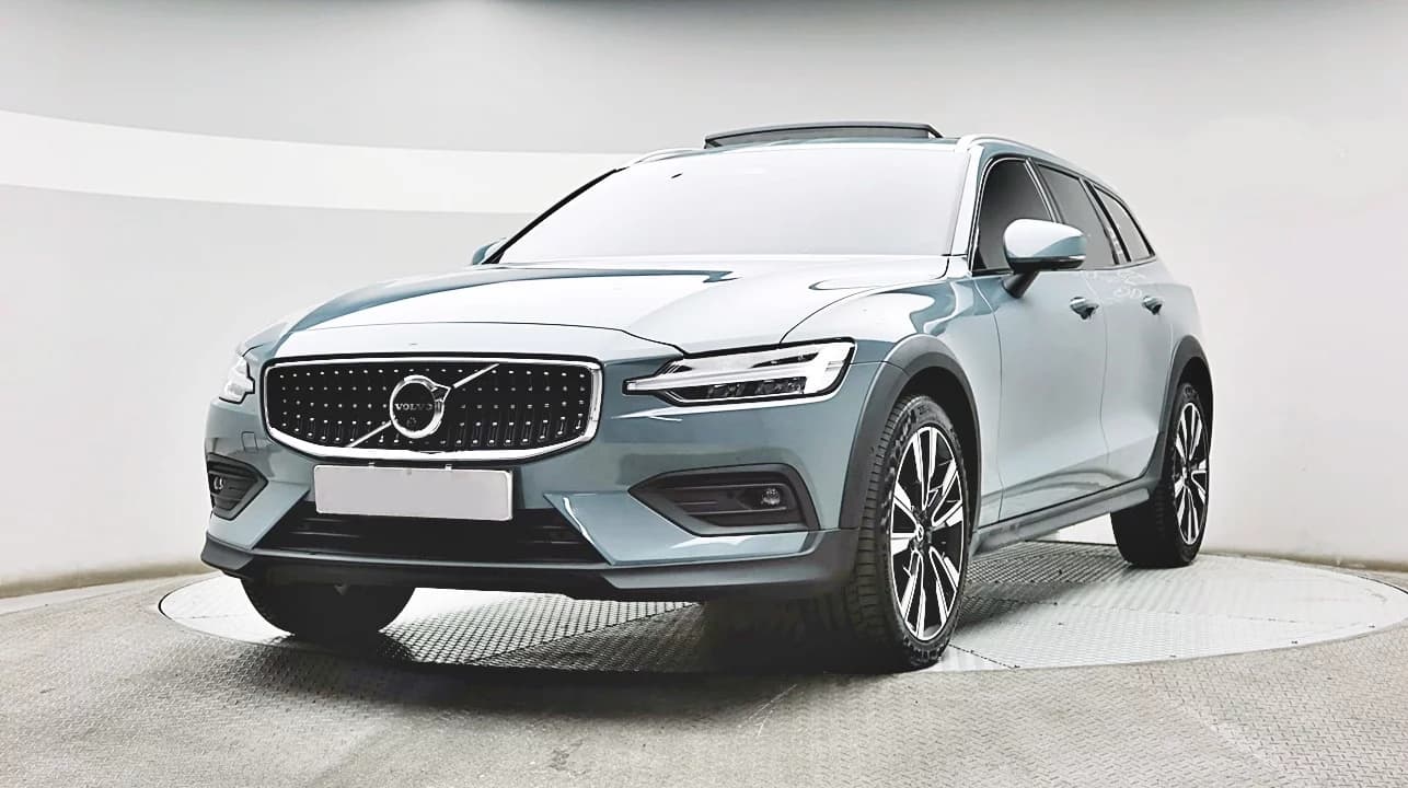 Volvo V60 B5 Ultimate AWD, 2023 г. 19147 км.