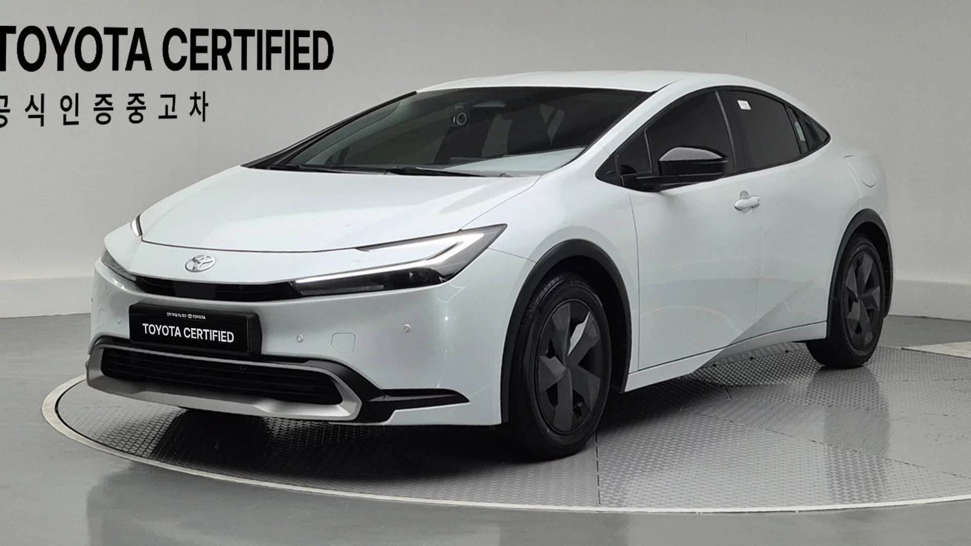 Toyota PRIUS 2.0 PHEV SE, гибрид, 2023 г. 3063 км.
