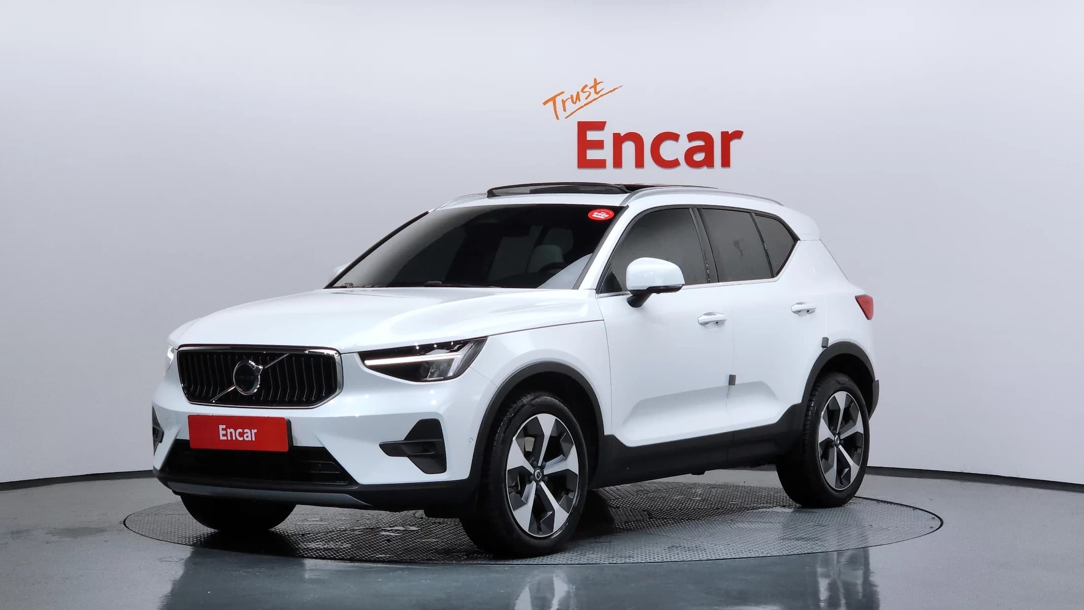 Volvo XC40 B4 Ultimate Bright, 2023 г. 13004 км.