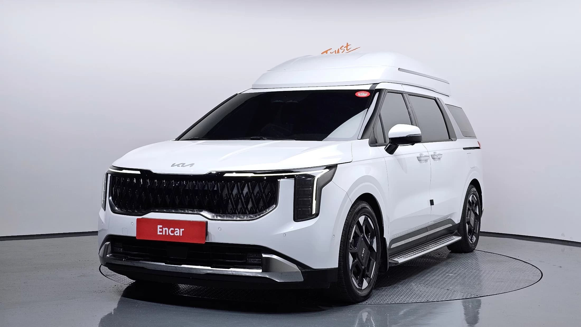 Kia Carnival HEV 9-Seater Hi-Limousine Signature, гибрид, 2024 г. 60600 км.